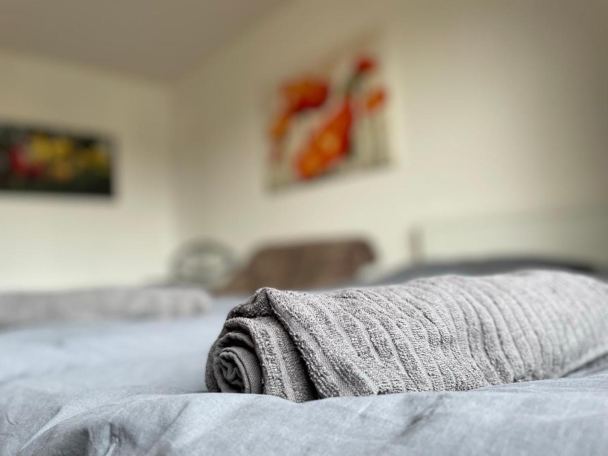 Schoene Einfache Ferienwohnung Mitten In Oldenburg Eksteriør billede